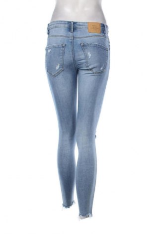Damskie jeansy Stradivarius, Rozmiar S, Kolor Niebieski, Cena 69,01 zł