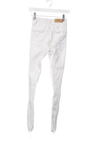 Női farmernadrág Stradivarius, Méret XXS, Szín Fehér, Ár 5 776 Ft