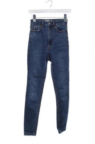 Damskie jeansy Stradivarius, Rozmiar S, Kolor Niebieski, Cena 69,01 zł