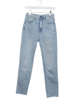 Dámske džínsy  Stradivarius, Veľkosť XS, Farba Modrá, Cena  15,00 €