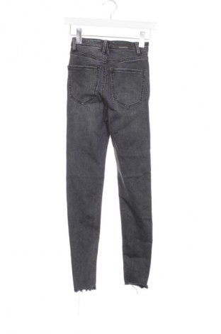 Dámske džínsy  Stradivarius, Veľkosť XS, Farba Sivá, Cena  16,95 €