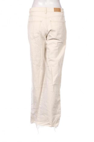 Blugi de femei Stradivarius, Mărime M, Culoare Ecru, Preț 98,99 Lei