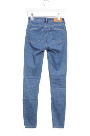 Damskie jeansy Tommy Hilfiger, Rozmiar XXS, Kolor Niebieski, Cena 188,51 zł