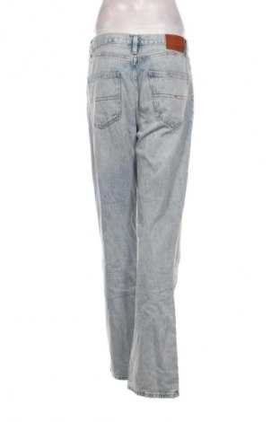 Дамски дънки Tommy Jeans, Размер M, Цвят Син, Цена 75,99 лв.