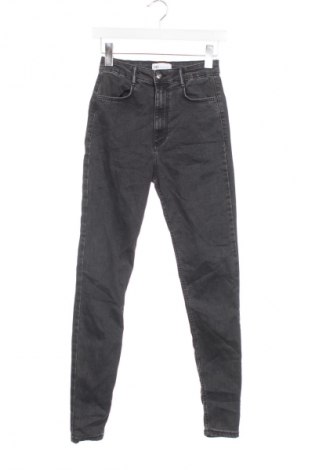Дамски дънки Zara, Размер XS, Цвят Черен, Цена 27,99 лв.