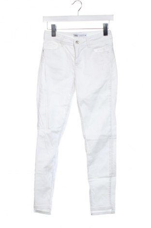 Дамски дънки Zara, Размер S, Цвят Бял, Цена 27,37 лв.
