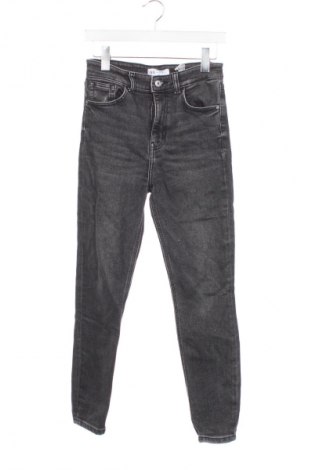 Blugi de femei Zara, Mărime S, Culoare Negru, Preț 91,99 Lei