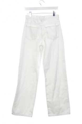 Дамски дънки Zara, Размер XS, Цвят Бял, Цена 27,37 лв.