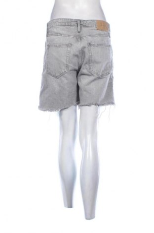 Pantaloni scurți de femei H&M, Mărime M, Culoare Gri, Preț 55,99 Lei