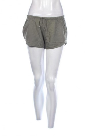 Pantaloni scurți de femei H&M Divided, Mărime S, Culoare Verde, Preț 51,45 Lei