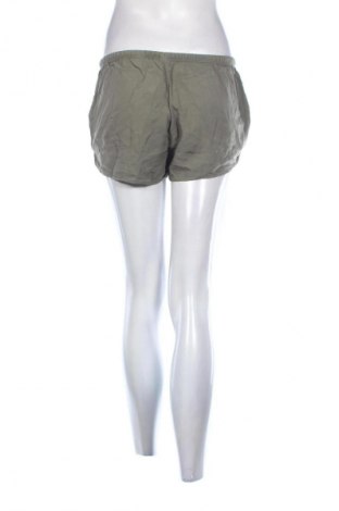 Pantaloni scurți de femei H&M Divided, Mărime S, Culoare Verde, Preț 51,45 Lei