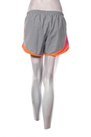 Női rövidnadrág Nike, Méret M, Szín Sokszínű, Ár 9 219 Ft