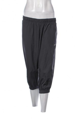 Damen Shorts Nike, Größe M, Farbe Grau, Preis 15,99 €