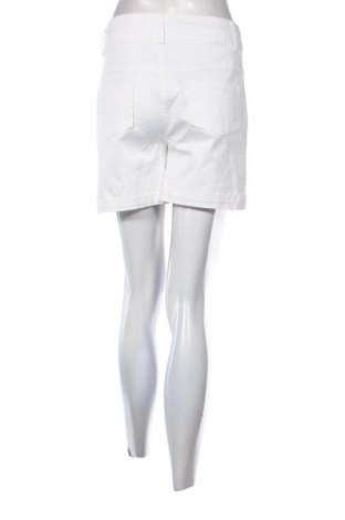 Damen Shorts Philosophy, Größe XL, Farbe Weiß, Preis € 16,00