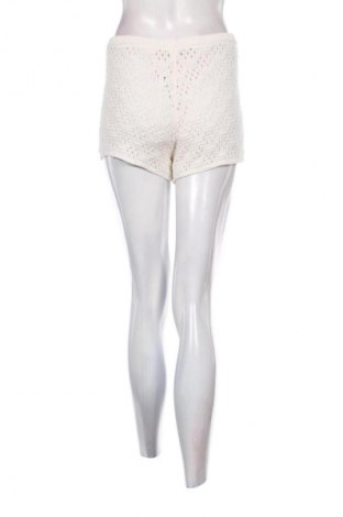 Pantaloni scurți de femei Pull&Bear, Mărime S, Culoare Alb, Preț 55,26 Lei