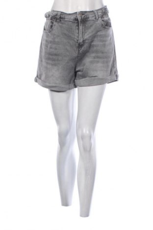 Pantaloni scurți de femei Sarar, Mărime M, Culoare Gri, Preț 89,47 Lei