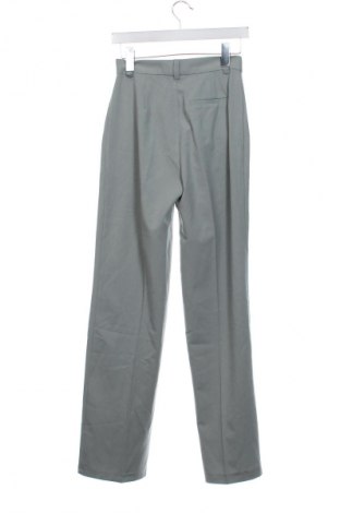Γυναικείο παντελόνι Pull&Bear, Μέγεθος XS, Χρώμα Γκρί, Τιμή 15,00 €