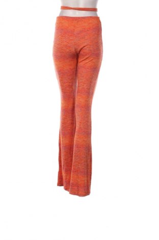 Damskie spodnie Pull&Bear, Rozmiar M, Kolor Kolorowy, Cena 95,99 zł