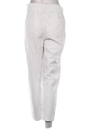 Damenhose Stradivarius, Größe S, Farbe Weiß, Preis € 14,77