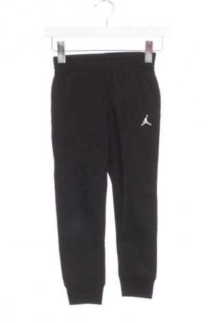 Dětské tepláky Air Jordan Nike, Velikost 5-6y/ 116-122 cm, Barva Černá, Cena  1 429,00 Kč