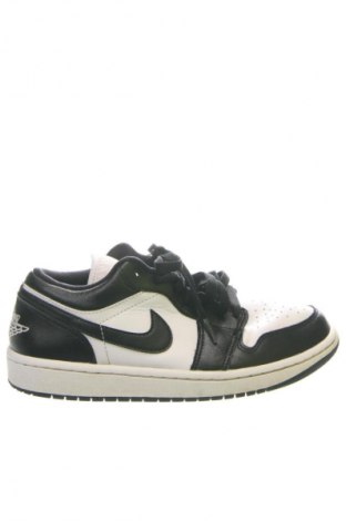 Încălțăminte de damă Air Jordan Nike, Mărime 39, Culoare Multicolor, Preț 271,05 Lei