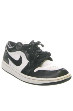 Încălțăminte de damă Air Jordan Nike, Mărime 39, Culoare Multicolor, Preț 271,05 Lei