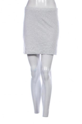 Пола H&M Divided, Размер M, Цвят Сив, Цена 19,99 лв.