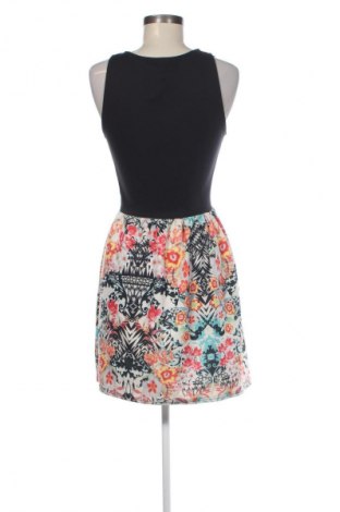 Kleid Boohoo, Größe M, Farbe Mehrfarbig, Preis 16,99 €