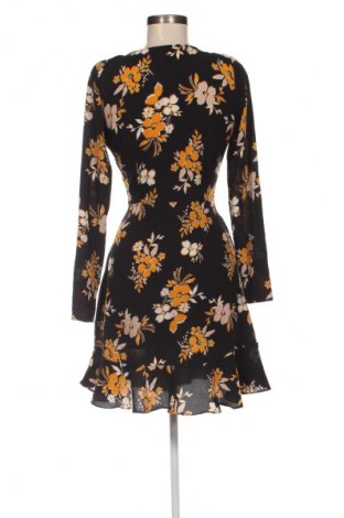 Kleid Boohoo, Größe M, Farbe Mehrfarbig, Preis 20,99 €