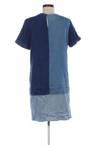 Рокля Edc By Esprit, Размер M, Цвят Син, Цена 40,10 лв.