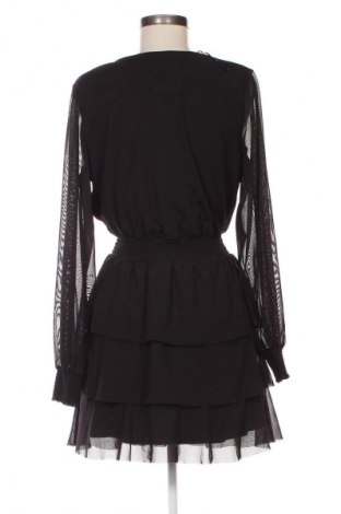 Sukienka Gina Tricot, Rozmiar M, Kolor Czarny, Cena 88,99 zł