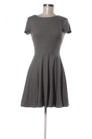 Rochie H&M, Mărime S, Culoare Gri, Preț 98,99 Lei