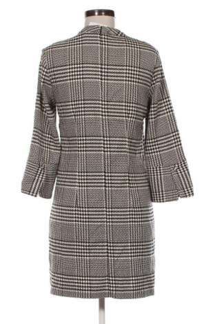 Рокля H&M, Размер M, Цвят Многоцветен, Цена 29,99 лв.