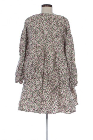 Рокля H&M, Размер M, Цвят Многоцветен, Цена 29,99 лв.