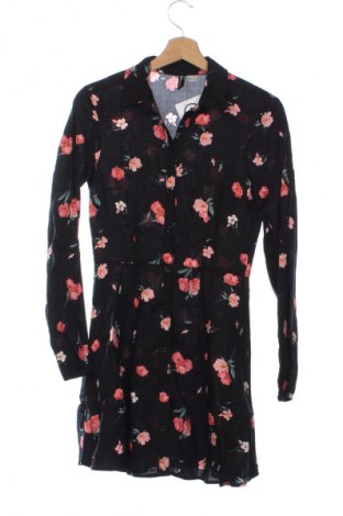 Рокля H&M Divided, Размер XS, Цвят Многоцветен, Цена 48,99 лв.