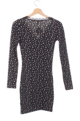 Рокля H&M Divided, Размер XS, Цвят Многоцветен, Цена 29,99 лв.