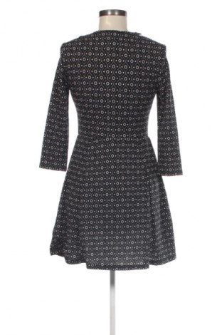 Рокля H&M Divided, Размер S, Цвят Многоцветен, Цена 29,99 лв.