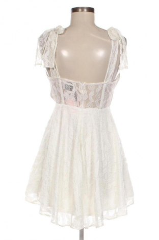 Kleid Hello Molly, Größe M, Farbe Weiß, Preis 96,99 €