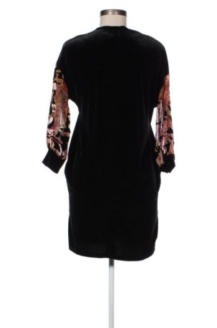 Рокля NEW COLLECTION, Размер M, Цвят Черен, Цена 48,88 лв.