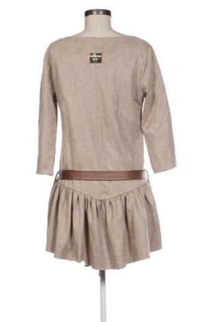 Kleid Paparazzi Fashion, Größe M, Farbe Beige, Preis 14,91 €