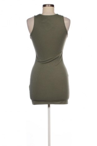 Kleid Pretty Little Thing, Größe S, Farbe Grün, Preis 22,99 €