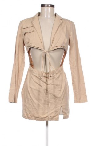 Kleid Pretty Little Thing, Größe M, Farbe Beige, Preis 14,91 €