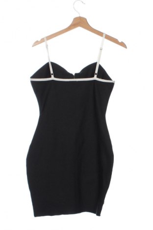 Φόρεμα Pretty Little Thing, Μέγεθος M, Χρώμα Μαύρο, Τιμή 13,99 €