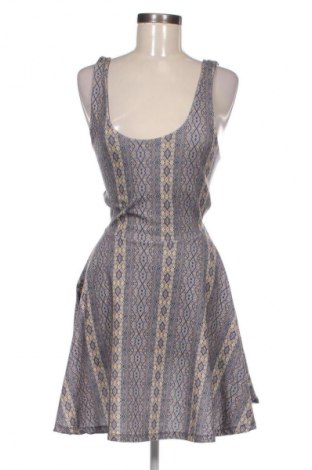 Kleid Pull&Bear, Größe M, Farbe Mehrfarbig, Preis 15,00 €