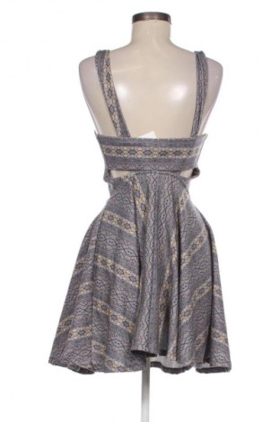 Kleid Pull&Bear, Größe M, Farbe Mehrfarbig, Preis 15,00 €