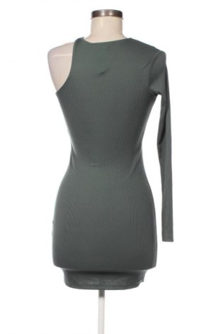 Sukienka Pull&Bear, Rozmiar S, Kolor Zielony, Cena 95,99 zł