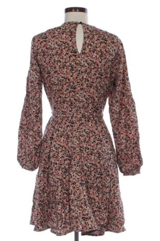 Рокля Vero Moda, Размер M, Цвят Многоцветен, Цена 27,99 лв.