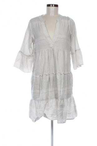 Рокля Vero Moda, Размер M, Цвят Многоцветен, Цена 27,99 лв.