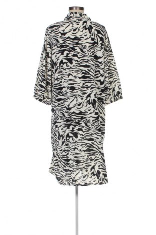 Kleid Vero Moda, Größe XXL, Farbe Mehrfarbig, Preis 23,99 €