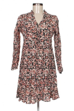 Рокля Vero Moda, Размер M, Цвят Многоцветен, Цена 27,99 лв.